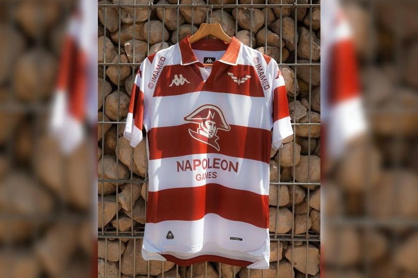 Echipamentul cu noua siglă a Rapidului. Foto: Instagram Rapid