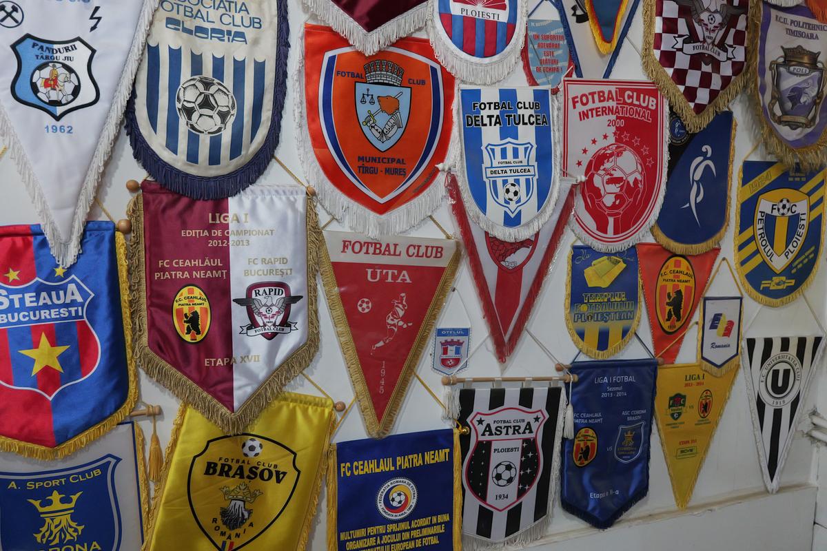 Omul de încredere al lui „Pinalti” povestește totul! » „Am cărat valiza cu bani”, fotbaliști pierduți la poker și provocarea halucinantă pentru Gheorghe Ștefan: „Hai la cimitir! Spate în spate, 10 pași și tragem!”
