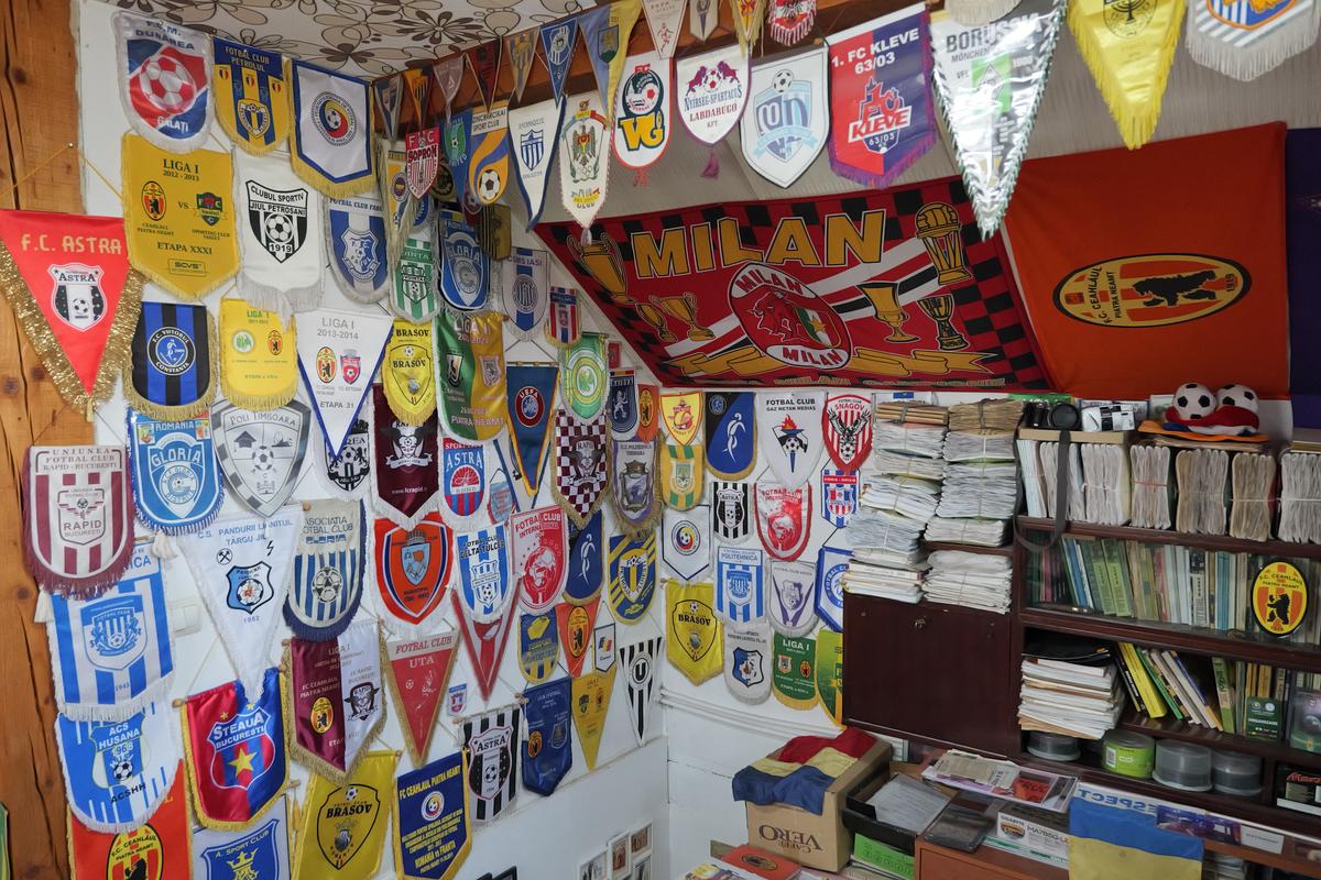 Omul de încredere al lui „Pinalti” povestește totul! » „Am cărat valiza cu bani”, fotbaliști pierduți la poker și provocarea halucinantă pentru Gheorghe Ștefan: „Hai la cimitir! Spate în spate, 10 pași și tragem!”
