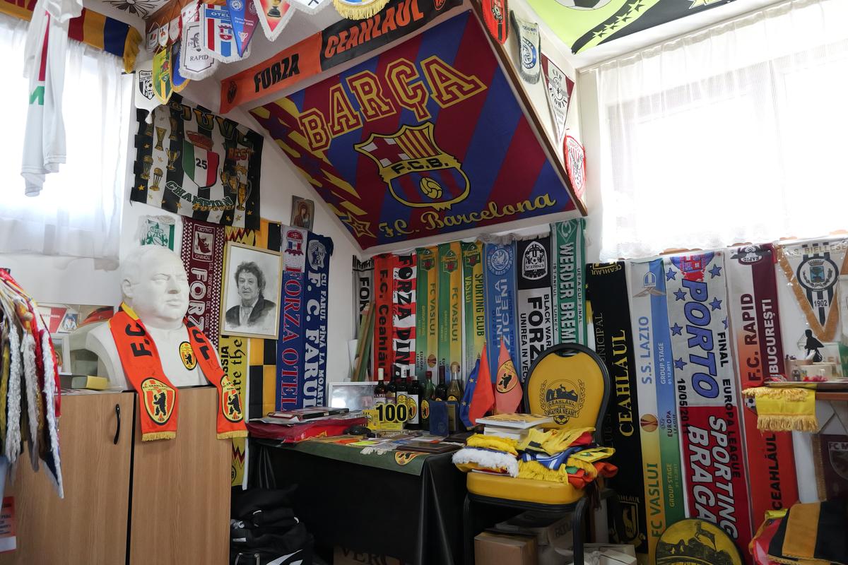 Omul de încredere al lui „Pinalti” povestește totul! » „Am cărat valiza cu bani”, fotbaliști pierduți la poker și provocarea halucinantă pentru Gheorghe Ștefan: „Hai la cimitir! Spate în spate, 10 pași și tragem!”