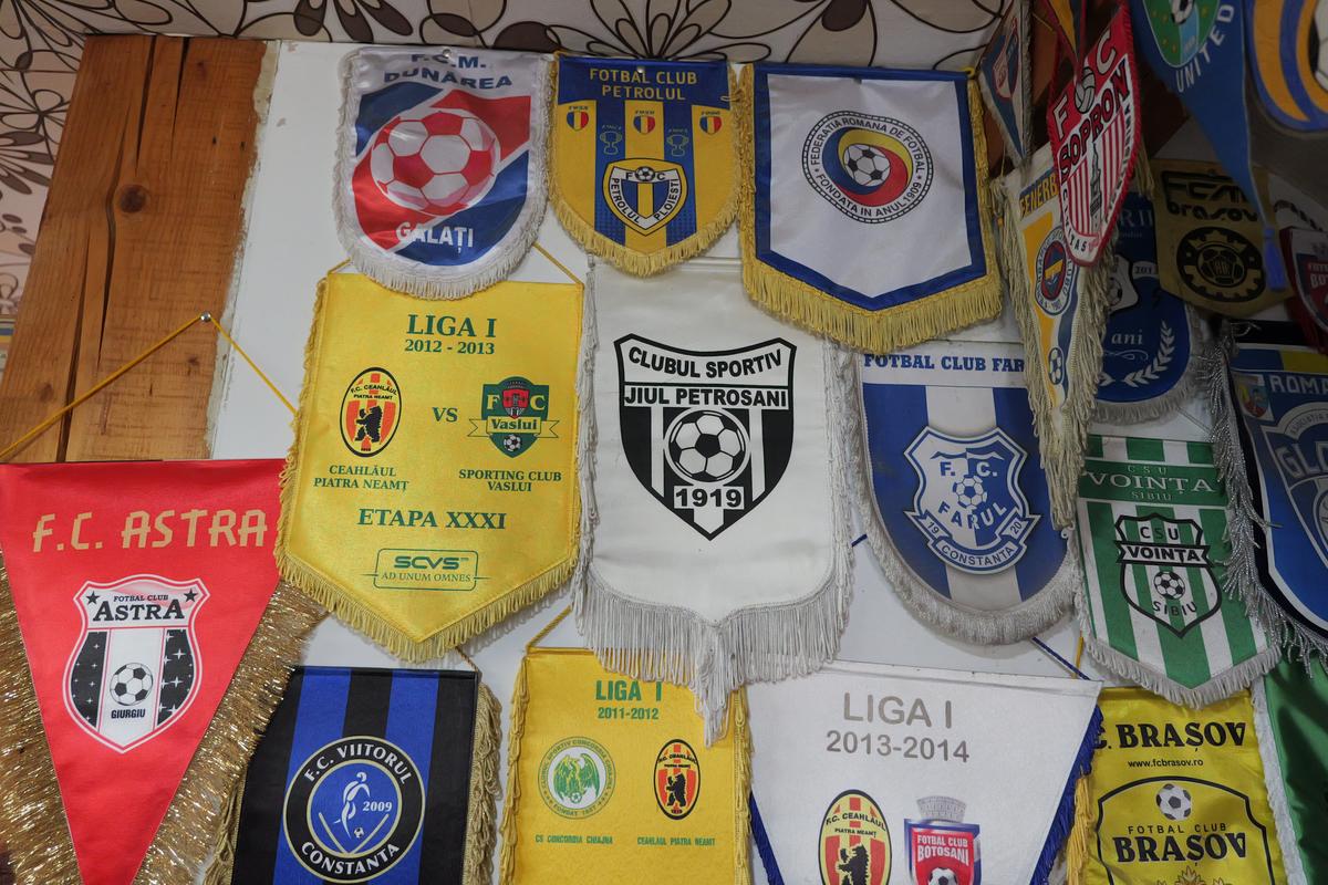 Omul de încredere al lui „Pinalti” povestește totul! » „Am cărat valiza cu bani”, fotbaliști pierduți la poker și provocarea halucinantă pentru Gheorghe Ștefan: „Hai la cimitir! Spate în spate, 10 pași și tragem!”