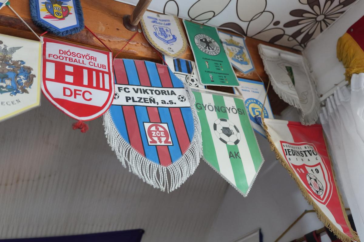 Omul de încredere al lui „Pinalti” povestește totul! » „Am cărat valiza cu bani”, fotbaliști pierduți la poker și provocarea halucinantă pentru Gheorghe Ștefan: „Hai la cimitir! Spate în spate, 10 pași și tragem!”