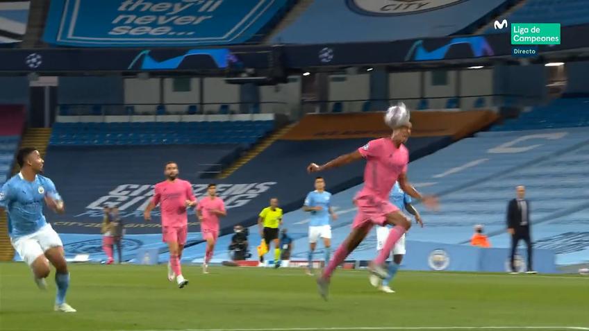 Raphael Varane (27 de ani) a comis două gafe imense în duelul Manchester City - Real Madrid.