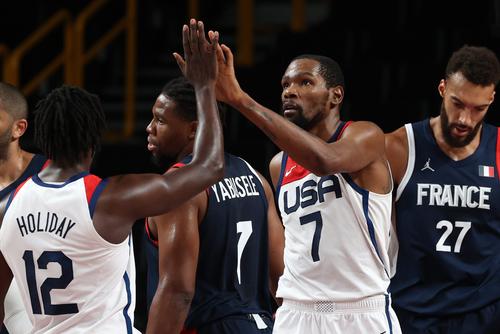 Durant a condus-o pe SUA spre titlul olimpic și a câștigat a treia medalie de aur din carieră