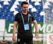 FCU Craiova s-a impus în deplasarea de la Clinceni, scor 2-1, și urcă pentru moment pe loc de play-off. Ilie Poenaru (41 de ani) și-a criticat dur jucătorii.