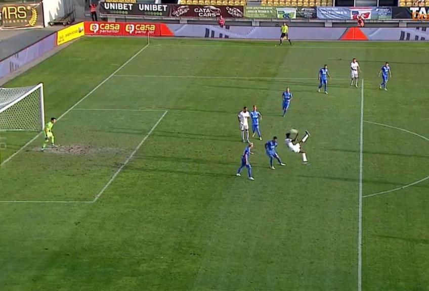 Emmanuel Yeboah a marcat din „foarfecă” cu Chindia
Foto: captură orange sport