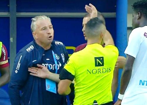Chindia Târgoviște a pierdut acasă cu CFR Cluj, scor 0-2, în etapa a patra din Liga 1. Dan Petrescu (54 de ani), antrenorul „feroviarilor”, a rostit cuvinte grele în direcția brigăzii conduse de Iulian Călin.