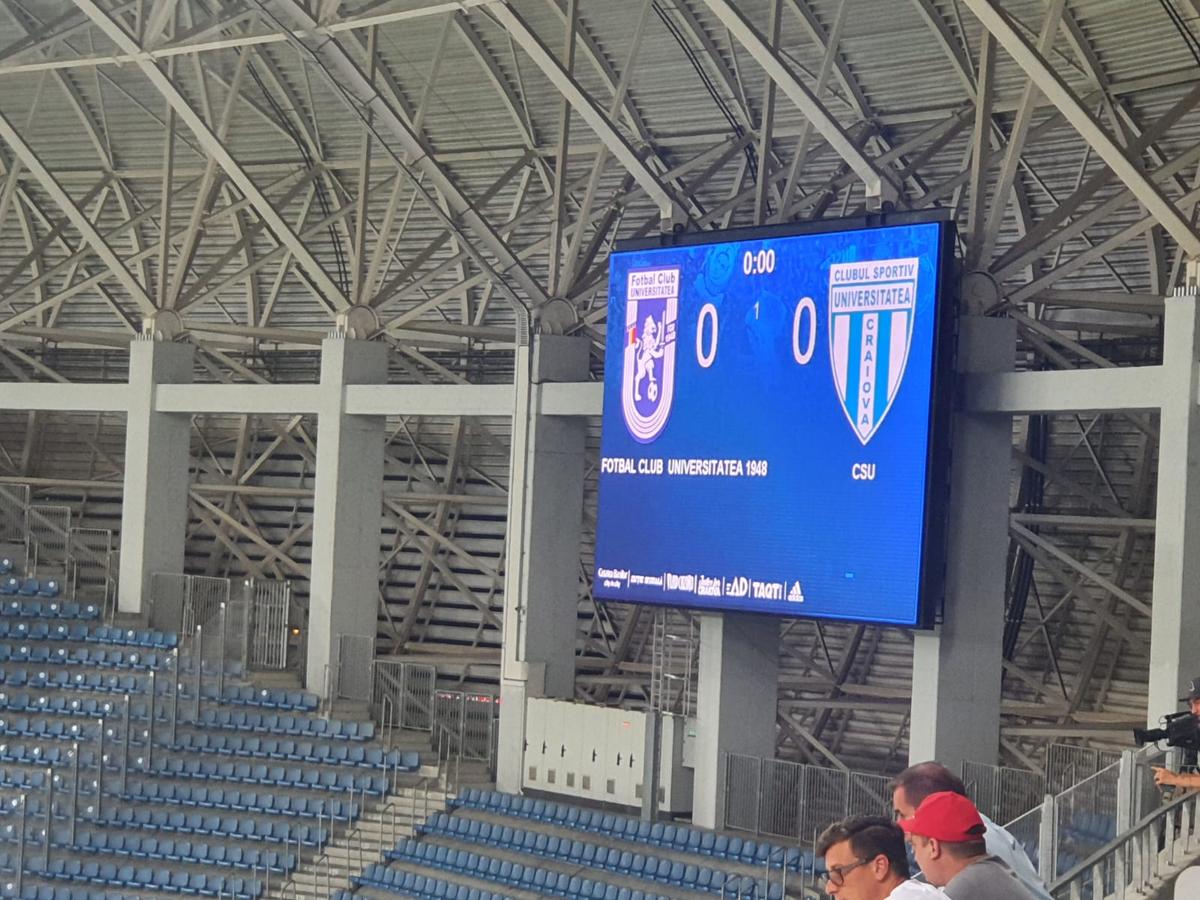 Soția și cumnata lui Marius Croitoru, în centrul atenției la derby-ul FCU - CS Universitatea