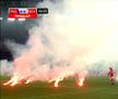 FOTO Întrerupere în FCU Craiova - CSU Craiova cauzată de torțele aruncate de fanii gazdelor