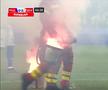 FOTO Întrerupere în FCU Craiova - CSU Craiova cauzată de torțele aruncate de fanii gazdelor