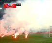 FOTO Întrerupere în FCU Craiova - CSU Craiova cauzată de torțele aruncate de fanii gazdelor