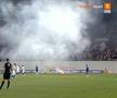 FOTO Întrerupere în FCU Craiova - CSU Craiova cauzată de torțele aruncate de fanii gazdelor