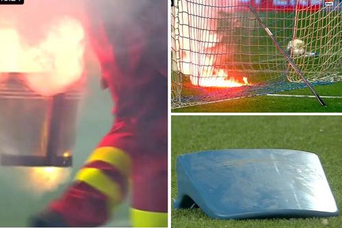 Derby-ul dintre FCU Craiova și CS Universitatea Craiova. a fost întrerupt aproximativ două minute în debutul reprizei secunde, din cauza torțelor aruncate pe gazon de ultrașii gazdelor.