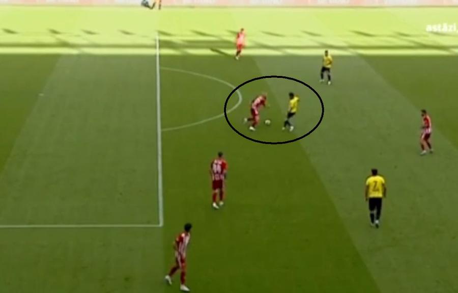 Momentul în care Ninaj pierde mingea / FOTO: Captură TV @Digi Sport 1 Dorinel Munteanu a stricat recordul lui Sepsi! Remiză palpitantă la Sf. Gheorghe » Clasamentul din Superligă ACUM