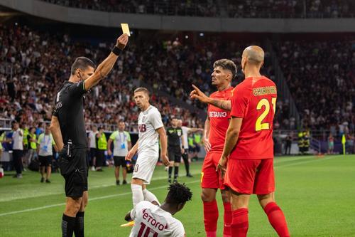 Balaj susține că a fost sunat de Cristian Panin, team managerul echipei, la pauza meciului, iar acesta i-a transmis că mai mulți oficiali de la FCSB au pus presiune pe arbitrul Marcel Bîrsan/ foto: Imago Images
