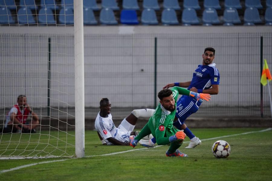 Robert Popa a închis poarta echipei FCU Craiova în meciul cu FC Botoșani, scor 1-0 pentru olteni FOTO: FC Botoșani Dică trăiește periculos la FCU Craiova » Decizie curajoasă luată de antrenor înaintea meciului cu Botoșani