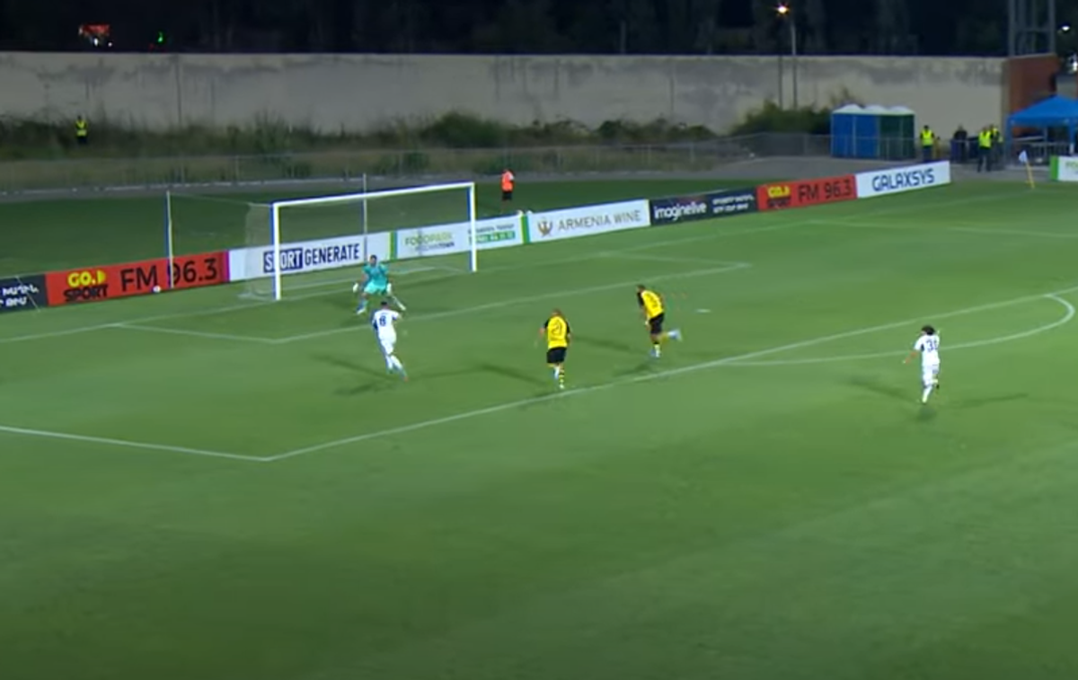 Fază uluitoare în Europa: goalkeeperul a înscris din poartă în poartă! Un nume mare al Europei s-a făcut de râs aseară și riscă eliminarea