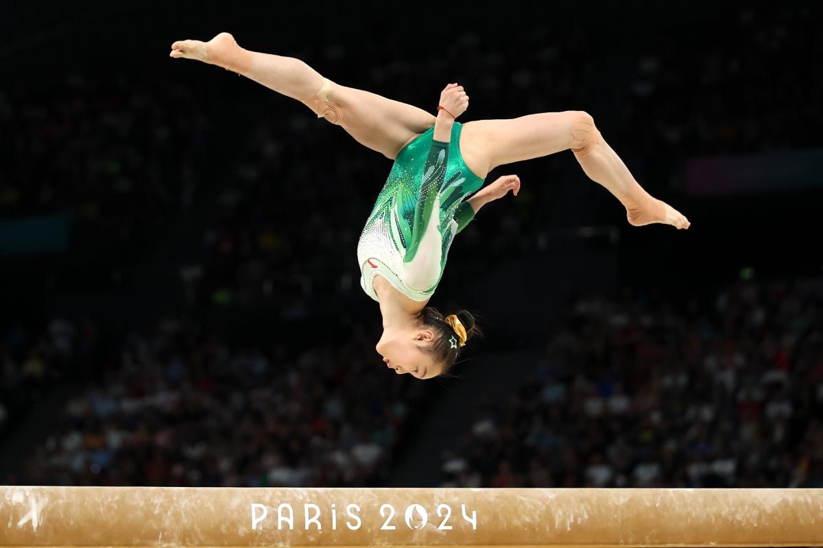 Ce a făcut chinezoaica Zhou Yaqin pe podium, după ce le-a văzut pe italience mușcând medaliile