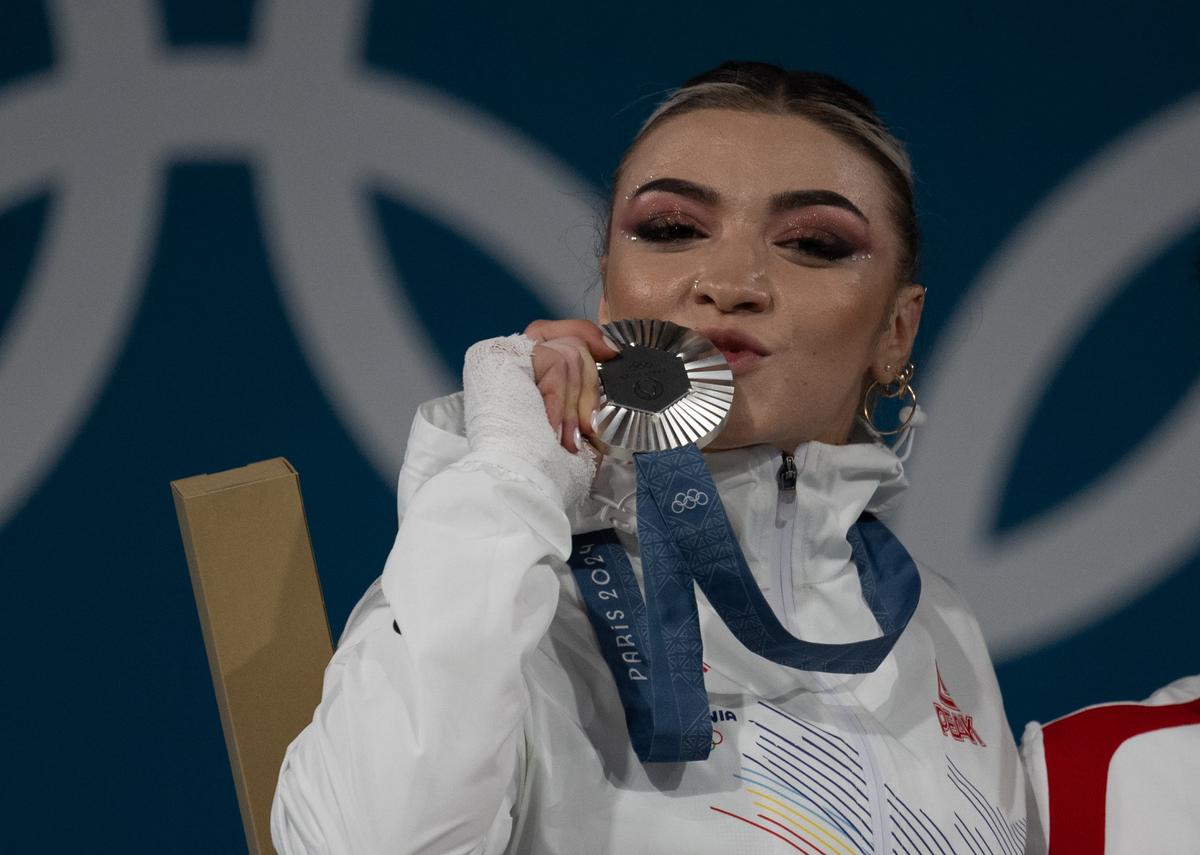Mihaela Cambei, vicecampioana olimpică, și-a spus povestea la „Prietenii lui Ovidiu”: „Merg machiată inclusiv la antrenamente, iar asta m-a ajutat!” + Fotbalistul preferat: „Îmi place nebunia lui”