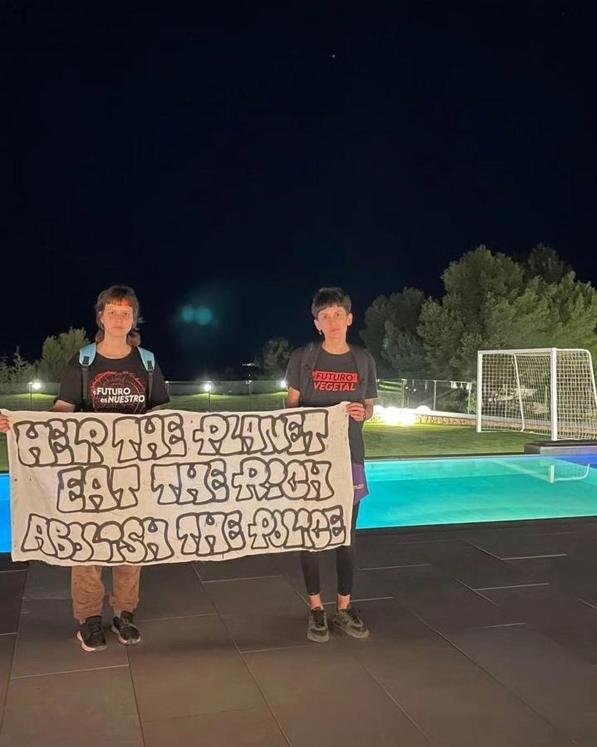 Așa-ziși activiști de mediu i-au vandalizat vila lui Lionel Messi din Ibiza
