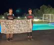 Ecologiștii s-au fotografiat cu un banner