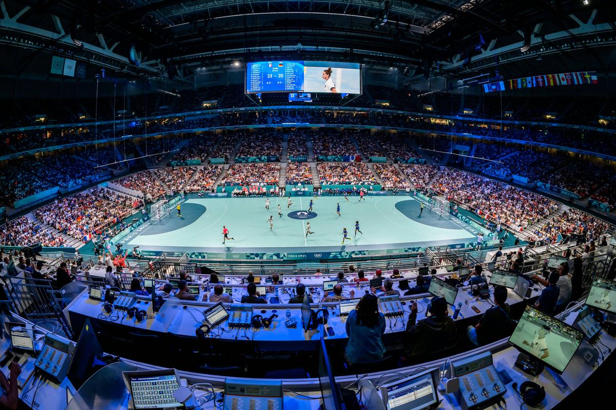 Cea mai mare asistență din istoria unui meci de handbal feminin! » Imagini senzaționale + cum arată „careul de ași” la Jocurile Olimpice