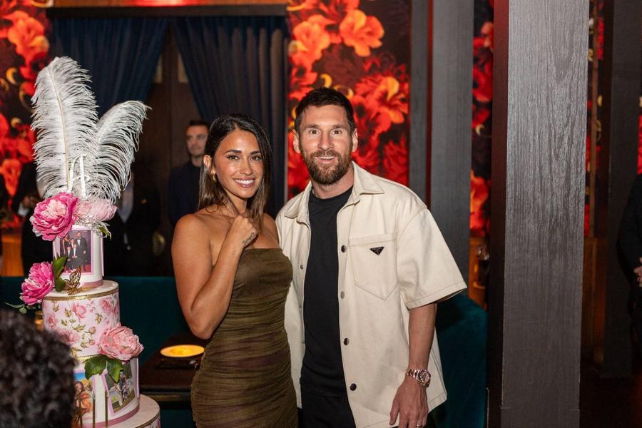 Lionel Messi și soția, Antonela / Foto: Imago Leo Messi, încredere totală într-o româncă! I-a dat pe mână tot imperiul lui imobiliar: „Lucrăm de peste 12 ani” » Vânzări de 530 de milioane de euro!