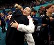 Moment cu zeci de milioane de vizualizări la Jocurile Olimpice » Ce a făcut chinezoaica pe podium, după ce le-a văzut pe italience mușcând medaliile