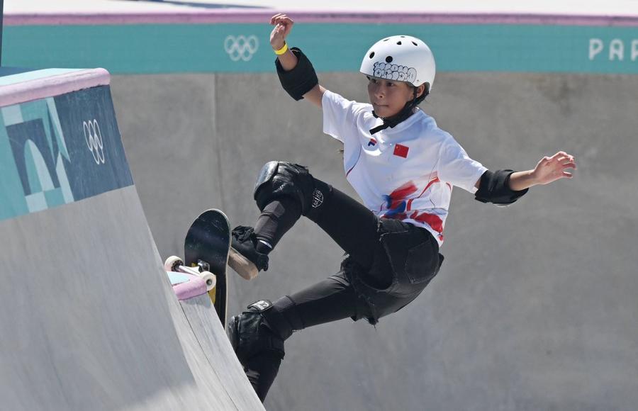 Zheng Haohao (China), în concursul olimpic de skateboarding de la Paris 2024 Foto: Imago Images Cine e cea mai tânără sportivă de la Paris? Are 12 ani fără câteva zile!