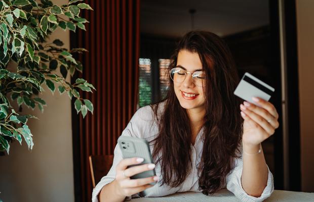 Gestionarea finanțelor personale cu BCR: Conturi curente și Credite flexibile