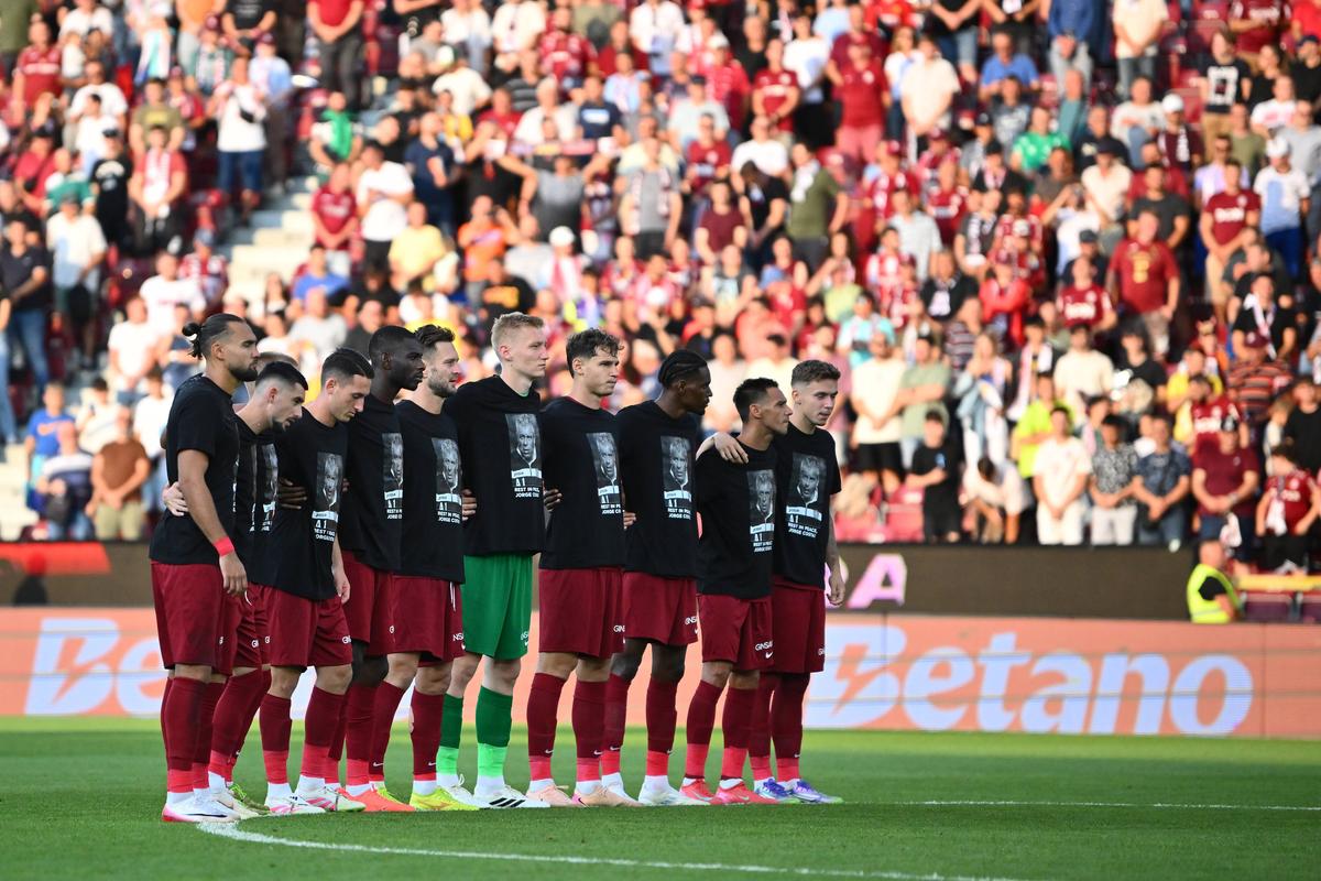 Moment solemn de reculegere înainte de CFR Cluj - Braga » Jucătorii au purtat tricouri speciale