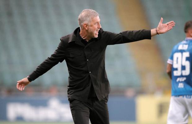 Ce bine i-ar fi prins Ianis! » Edi Iordănescu are mari probleme la mijloc