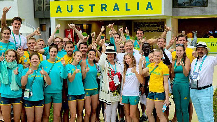 Gina Rinehart alături de înotătorii australieni Cea mai bogată femeie din Australia i-a premiat pe medaliații de la Campionatele Mondiale de la Singapore » Cât va primi Kyle Chalmers