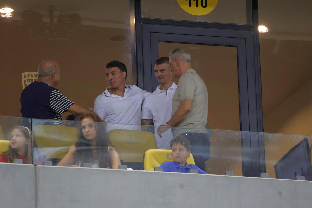 „Faceți loc că vine nașa!” » Prezență rară pe Arena Națională, la meciul FCSB - Drita