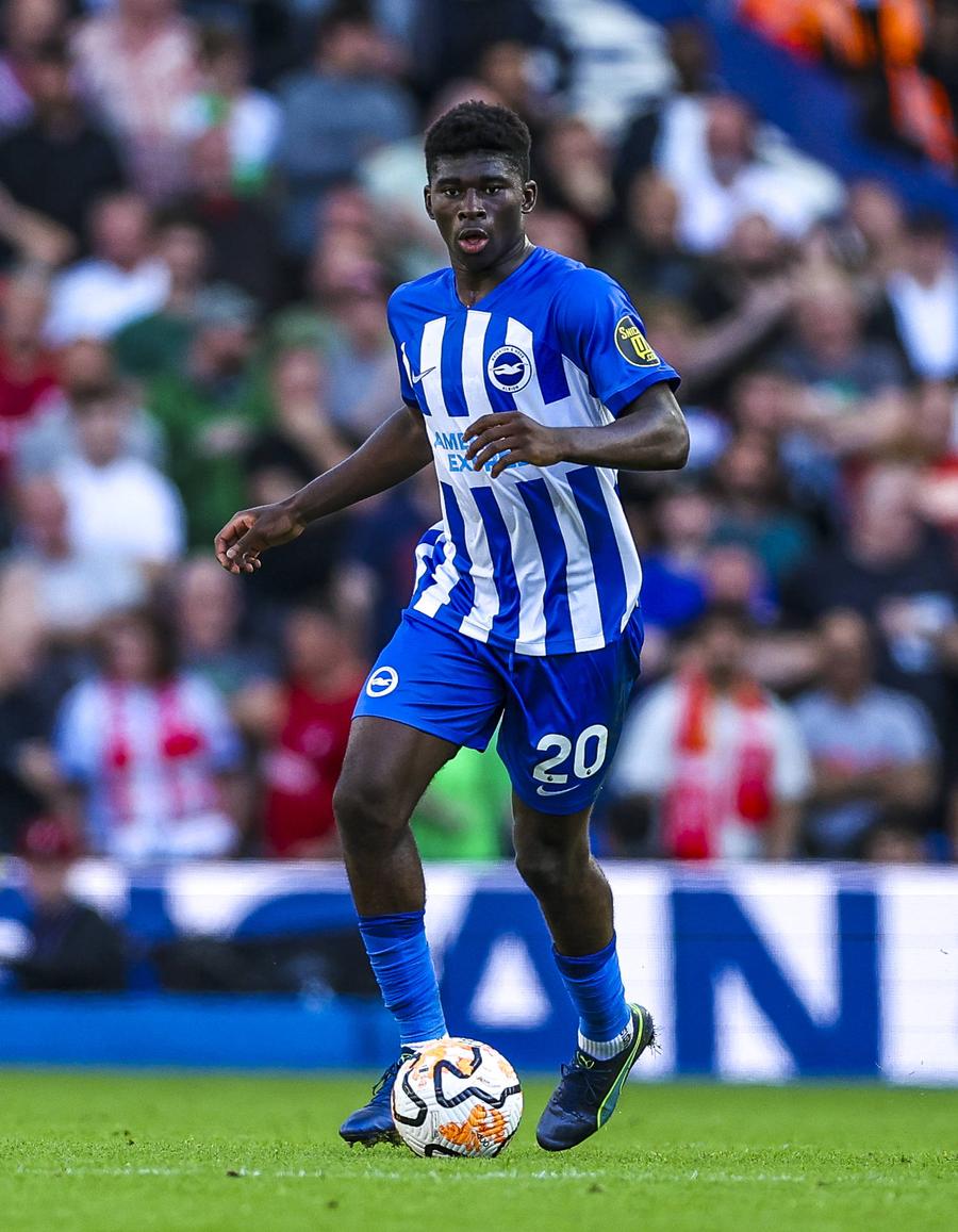 Carlos Baleba, jucând pentru Brighton // foto: Imago Images Manchester United vrea să transfere de la o rivală din Premier League » 100 de milioane de euro