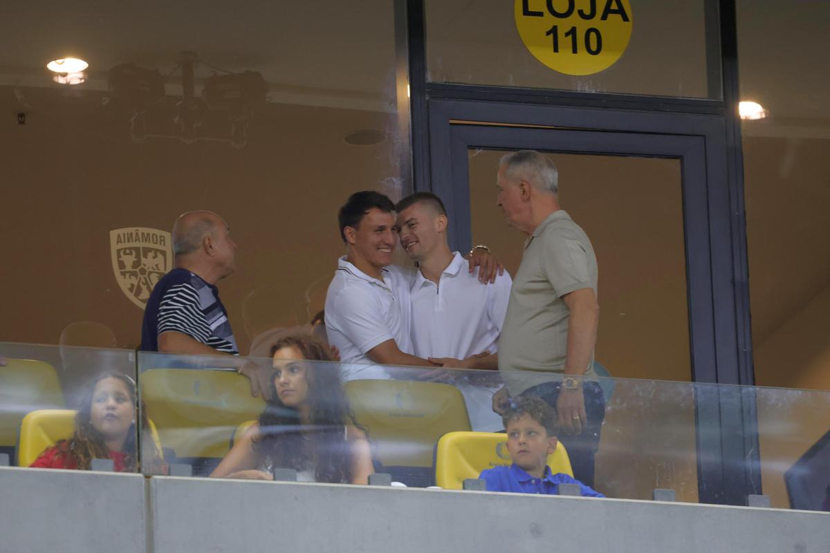 „Faceți loc că vine nașa!” » Prezență rară pe Arena Națională, la meciul FCSB - Drita