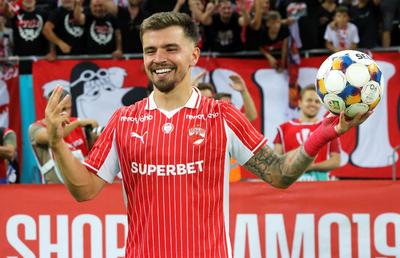 Tricoul de hattrick al lui Danny Armstrong, scos la licitație » A pornit de la 1.000 lei, dar s-a ajuns în 24h la o sumă prohibitivă!