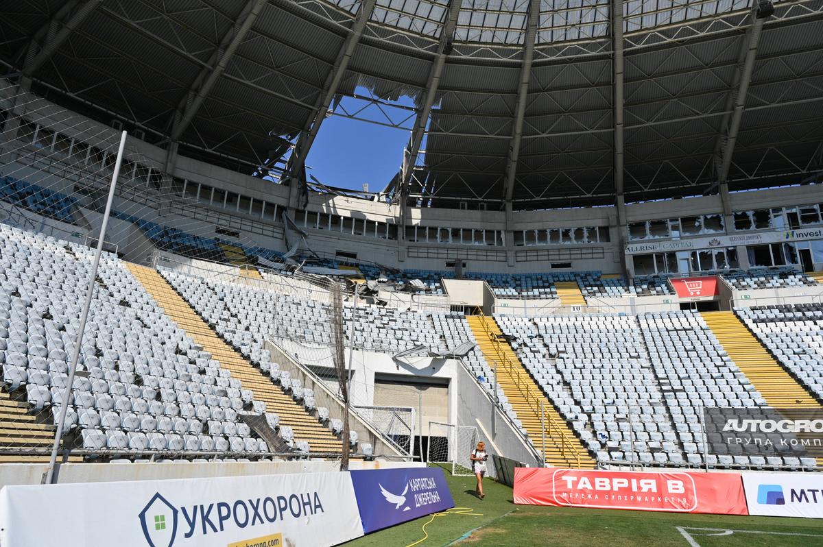 Cum arată stadionul din Odesa, după atacul rusesc // foto: Imago