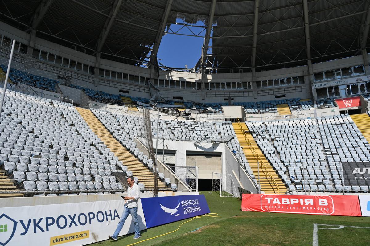 Cum arată stadionul din Odesa, după atacul rusesc // foto: Imago