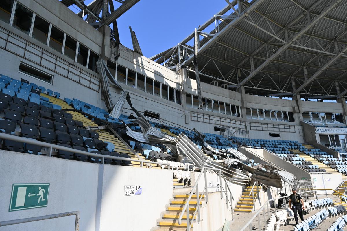 Cum arată stadionul din Odesa, după atacul rusesc // foto: Imago