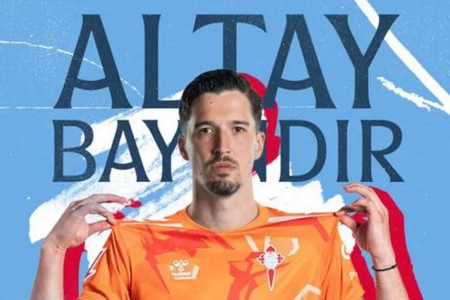 Altay Bayindir, la prezentarea în tricoul lui Celta