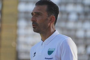 Cum s-a descurcat Elias Charalambous la primul meci pe banca Levadiakos » Fostul jucător de la FCSB a fost titular