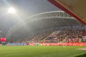 UTA - Rapid, meciul care deschide etapa 4-a » Plouă torențial la Arad!