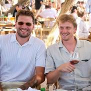 Luka Doncic, relaxându-se alături de prieteni. Foto: Instagram