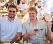Luka Doncic, relaxându-se alături de prieteni. Foto: Instagram