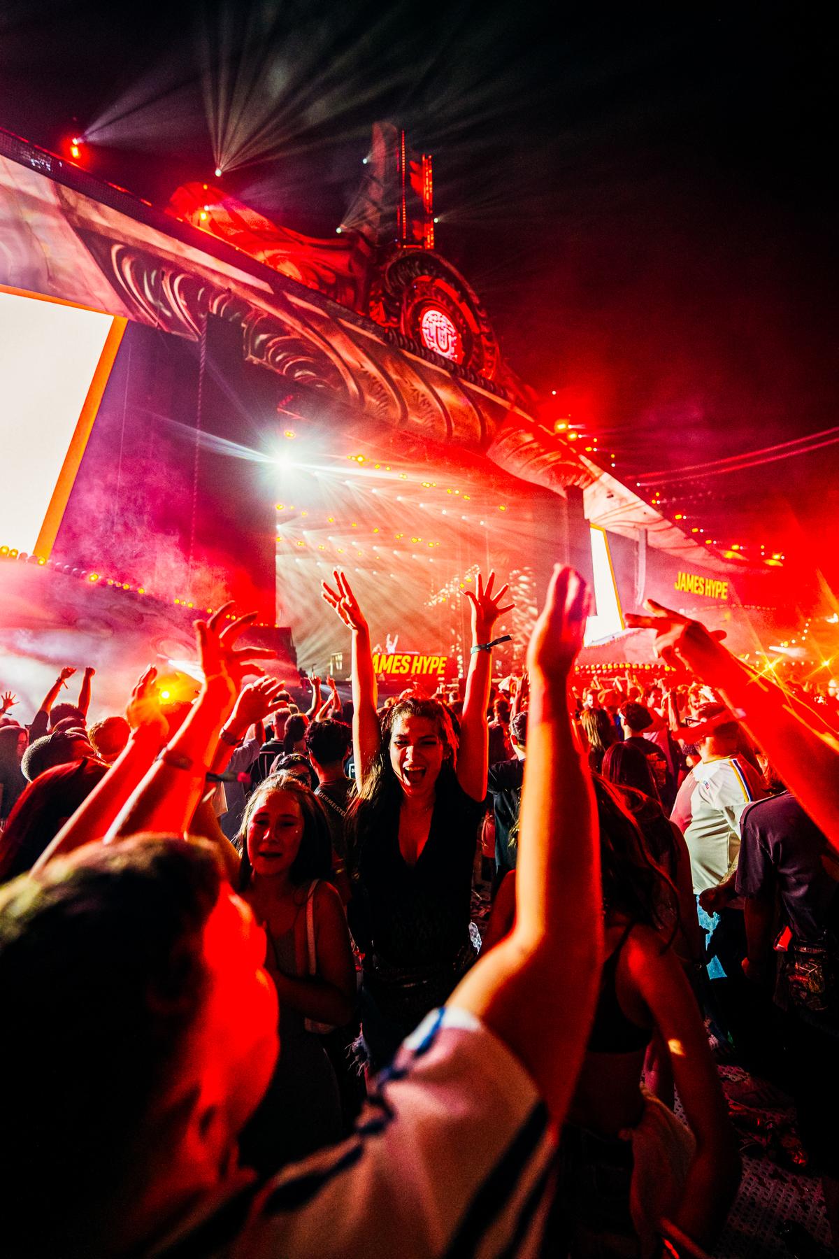 Imagini excepționale la Untold! Peste 120.000 de oameni la Cluj Arena în prima zi