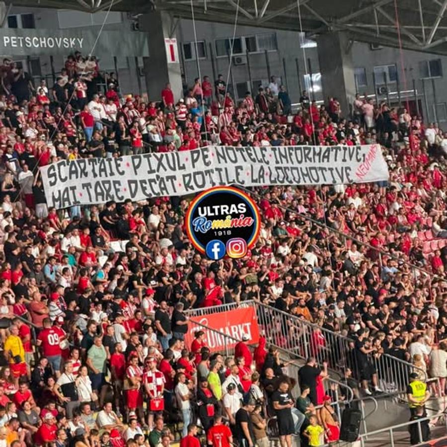 Mesaj al suporterilor arădeni cu Rapid Bannerele afișate la UTA Arad - Rapid, inspirate de dezvăluirile Gazetei despre dosarul de „turnător” la Securitate al lui Dan Șucu: „Scârțâie pixul pe notele informative”