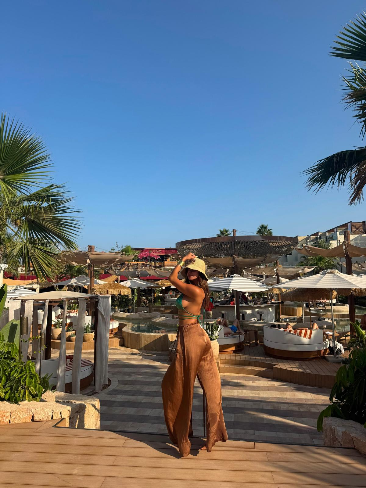 Fiica fostului mare internațional român, apariție incendiară în vacanță: „Ibiza și magia ei”