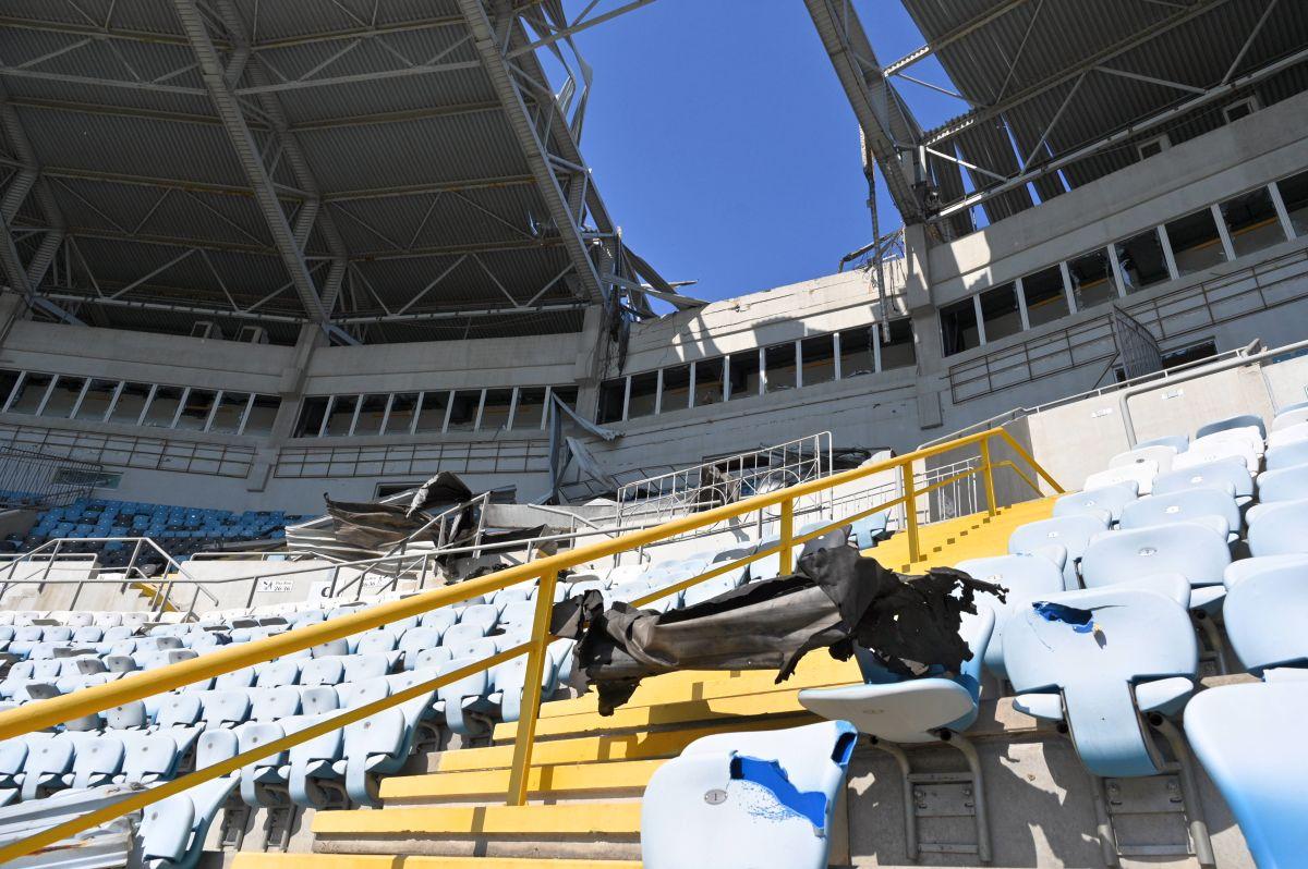Imagini șocante: unul dintre cele mai frumoase stadioane din Ucraina a fost lovit de Rusia