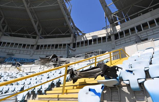 Imagini șocante: unul dintre cele mai frumoase stadioane din Ucraina a fost lovit de Rusia